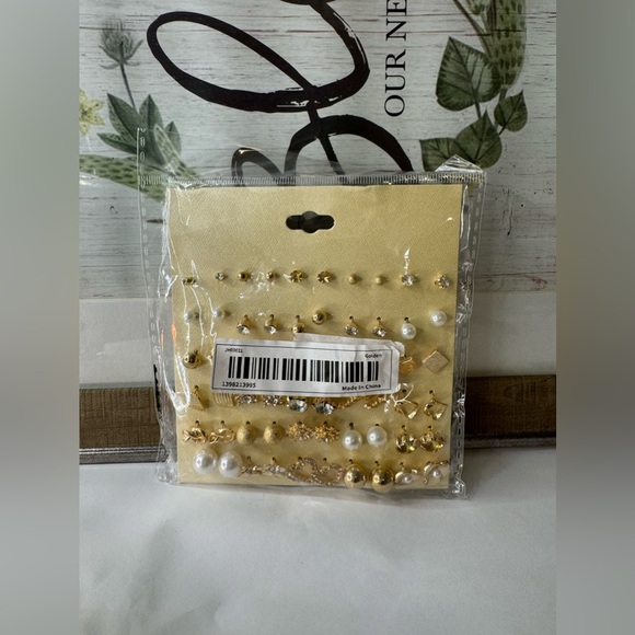 30pairs Flower & Heart Stud Earrings - Picture 3 of 6